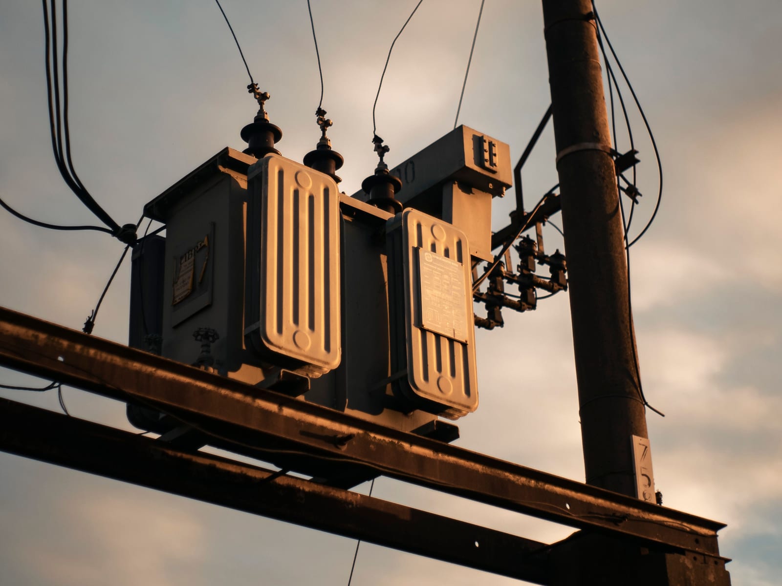 Pole mounted distribution transformer